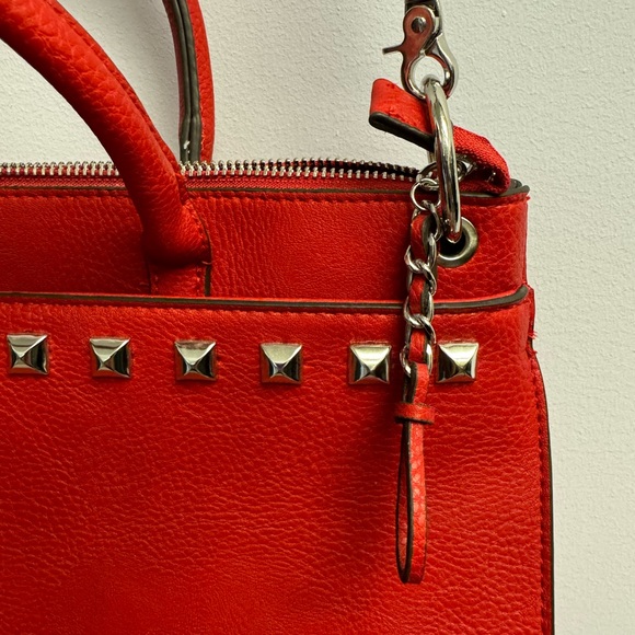 Carlos Santana red faux leather shoulder bag with silver studs - Picture 4 of 12